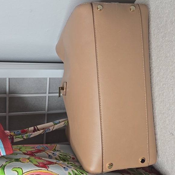 New Claudia Firenze Elegant Tan Leather Handbag - Picture 6 of 8